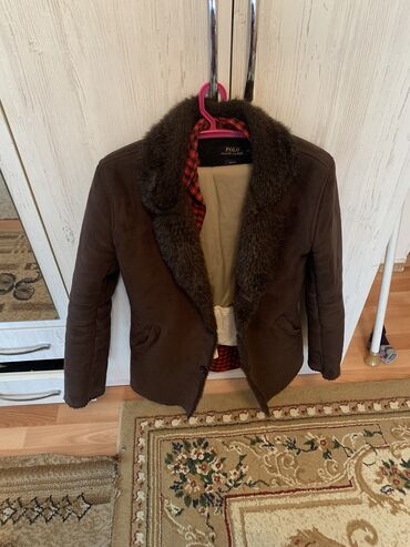 мужской пальто: Продаётся мужская дублёнка размер s-m темно-коричневом цвете