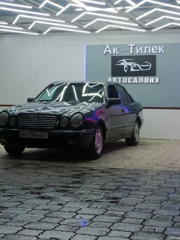 продаю нексия 1: Представляем седан Mercedes-Benz E320 черного цвета, автомобиль 1990-х