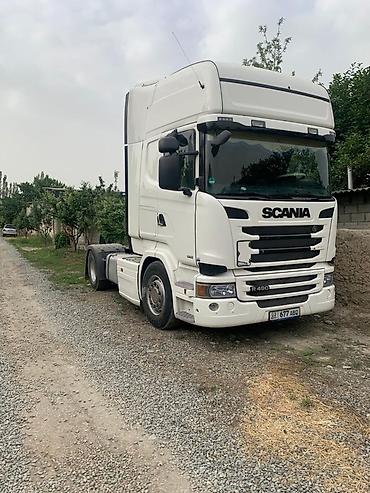 полуприцеп шмитц: Белый седельный тягач Scania R 490, предназначенный для перевозки — 2