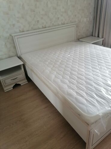 işlənmiş spalni: ✅taxt + 2 tumbasi satilir matras daxil 400 azn.iwlenmeyib Zig