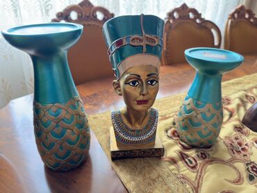 etirli samlar: Shamdan 2 eded ve Nefertiti.Xaricdan alinib