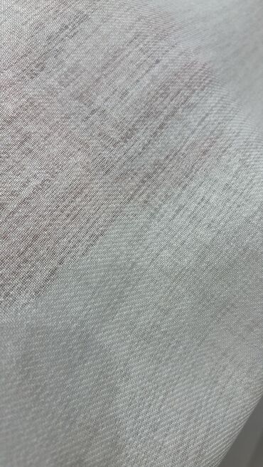 Pərdə və tüllər: Ağ rəngdə, zolaqlı dizaynı olan tül pərdə. Yüngül və şəffaf materialı — 14