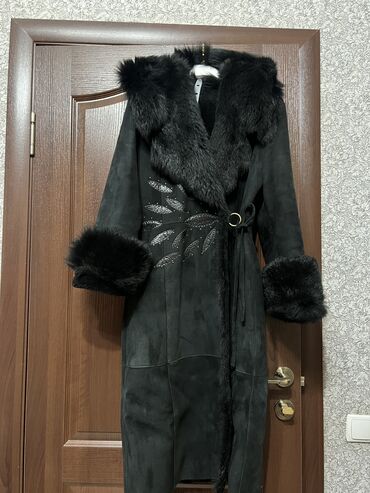 черное пальто с капюшоном: Дубленка, Турция, С капюшоном, S (EU 36)