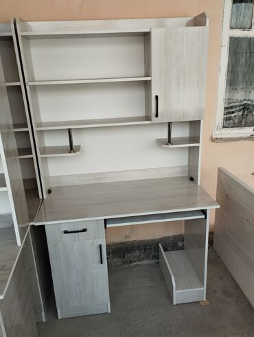 Компьютерные столы: Компьютерный стол, Новый, С полками — 6