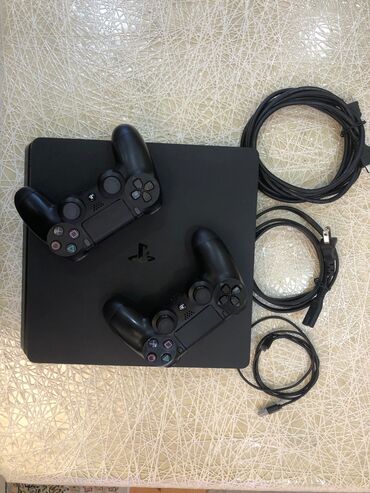 ps4 controller: Playstation 4 slim 500gb yaddas. 2 orginal pultla satilir.Hec bir