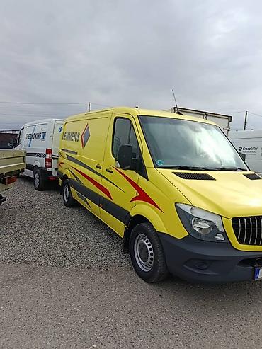 sprinter 2 2: Грузовой фургон Mercedes‑Benz Sprinter (желтый, фирменная оклейка — 2
