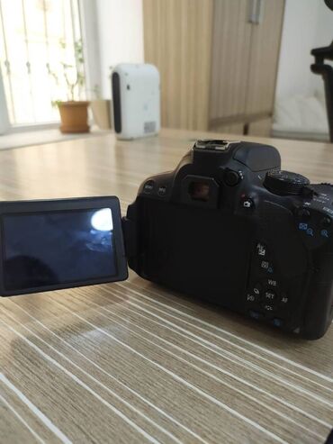 canon eos 7d: Canon 700d. Hər bir funksiyası işləkdir. TƏCİLİ SATIRAM pula ehtiyac