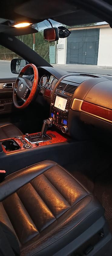 touareg: Volkswagen Touareg V6 – qara rəng, tam ölçülü premium SUV — 5