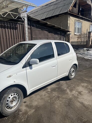 Toyota: Toyota Vitz: 2003 г., 1.3 л, Автомат, Бензин, Седан