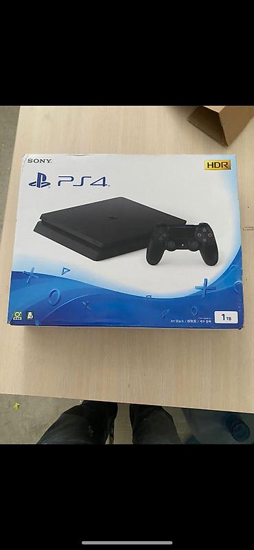 ağa playstation: Sony PlayStation 4 (PS4) – 1 TB, Jet Black, HDR dəstəyi — 1