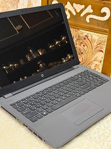 15.6 ekran: HP noutbuk – 15.6" ekranlı, tam ölçülü klaviatura və ayrıca rəqəmsal — 8