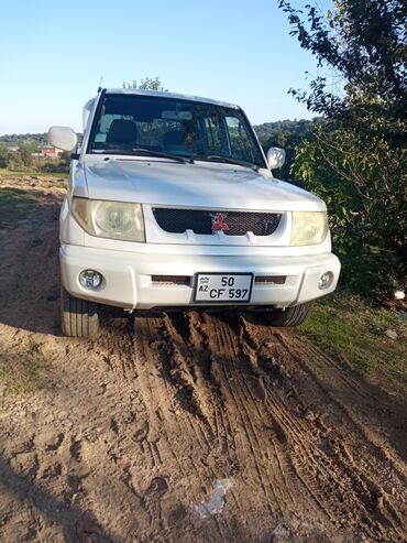 Mitsubishi: Mitsubishi Pajero iO 5 qapı SUV - Kuzov: ağ rəng, 5 qapı, arxa qapıda — 3