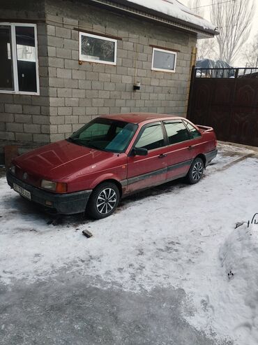 Volkswagen: Volkswagen Passat: 1988 г., 1.8 л, Механика, Бензин, Седан