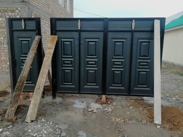 Распашные ворота: Кованые ворота с калиткой, декоративная решетка и подсвеченные — 8