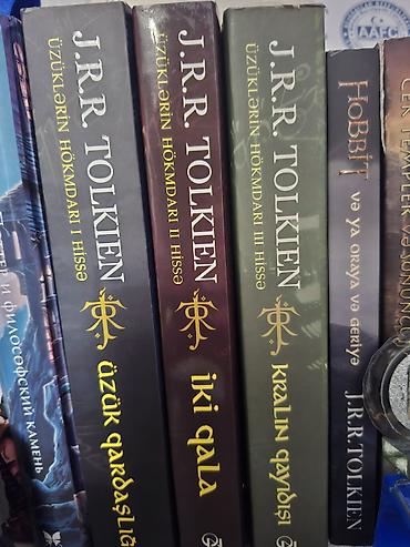 Книги и журналы: J.R.R. Tolkien – Üzüklərin Hökm­darı trilogiyası (Azeri dilində, sərt — 1