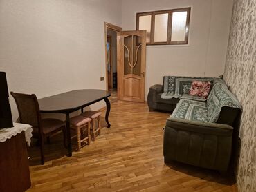 Dekorlar və bəzəklər: 9-cu mikrarayonda Nəsimi metrosuna yaxın 17 mərtəbənin 2 ci — 19