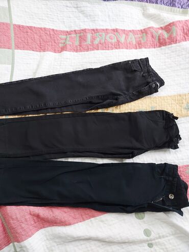 штаны с бабочками: Джинсы и брюки, цвет - Черный, Б/у