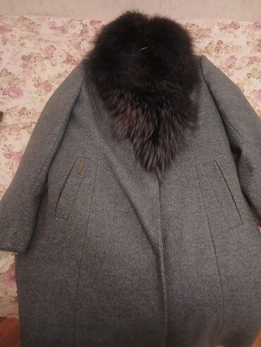 женские вязаные снуды: Qadın palto - Rəng: tünd boz (xırda şevron/qaşınma fakturalı parça) -