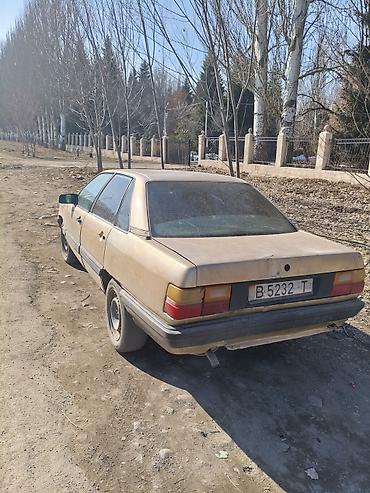 Audi: Audi 100: 1986 г., Седан — 4