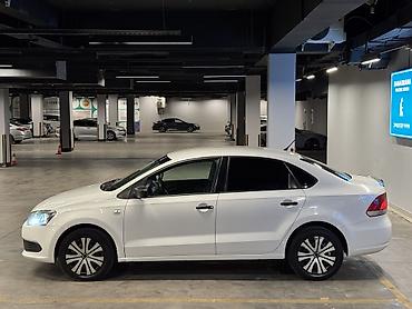 Унаа сатуу: Volkswagen Polo: 2013 г., 1.6 л, Кол менен иштөөчү, Бензин, Седан — 10