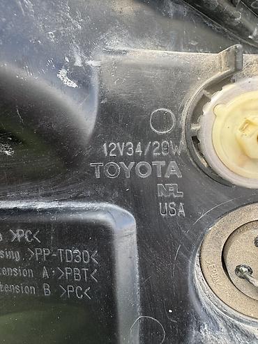 iphone x: Передняя правая фара Toyota 2018 г., Б/у — 4