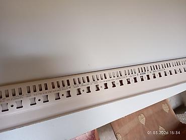 Plintuslar: PVC döşəmə plintusu – ağac teksturalı (açıq palıd tonunda) - — 2