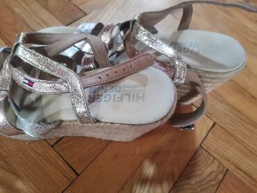 Sandale: Ženske sandale na platformu brenda Tommy Hilfiger Denim. Gornjište je — 8