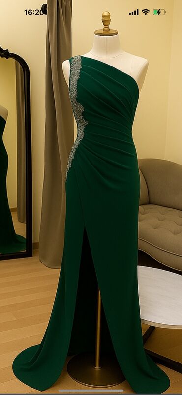 Ziyafət donları: Satılır Dəyərindən aşağı 30 manatdan başlayan qiymət Mağaza bağlanır — 7