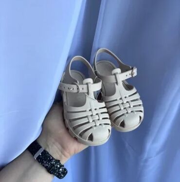 deichmann sandale ravne: Sandals, Zara, Size - 22