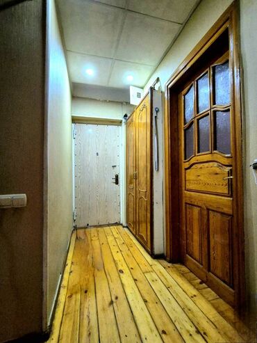 Uzunmüddətli kirayə mənzillər: Neftçilər metrosuna 5 dəqiqə piyada məsafədə yerləşən 5 mərtəbəli — 8