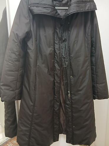 Jackets, Coats, Vests: Ženska zimska jakna/kaput, braonboje, dužine do iznad kolena. Model je — 2