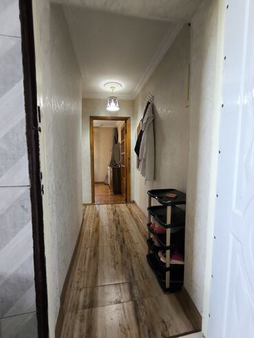 Uzunmüddətli kirayə mənzillər: Tbilisi prospekti yol kənarında Xruşov layihəli binanın 3 mərtəbəsi 2 — 8