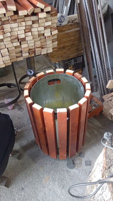 Мусорные урны: Уличные урны металлические с козырьком - Назначение: для общественных — 9