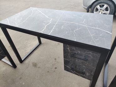 Офисные столы: Столы офисные с тумбочкой
Офисные столы с тумбочкой в наличии — 12