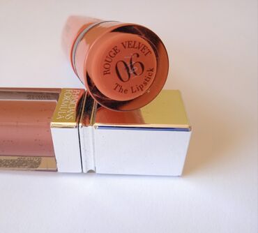 Šminka: Bourjois rouge velvet 06

Bourjois mat karmin, samo isproban — 6