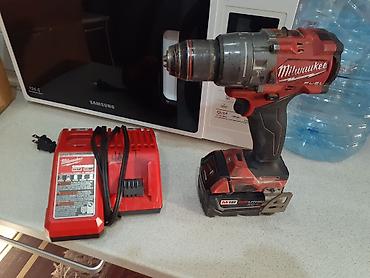 Продаю шуруповерт milwaukee 2904 с батарейкой и зарядкой в хорошем
