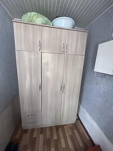 Шкафы: Трёхдверный шкаф-купе/распашной из ЛДСП в светлом дубовом оттенке. - — 2