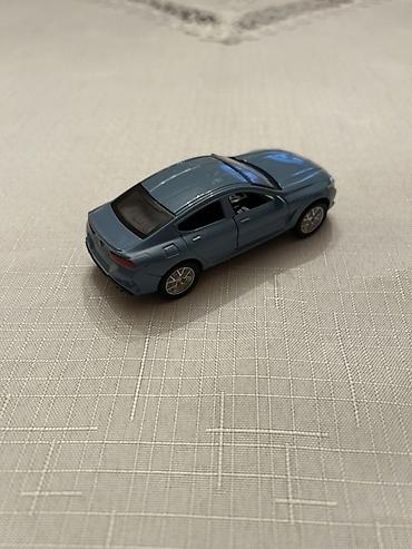 Uşaq dünyası: Masaüstü kolleksiya üçün metal oyuncaq maşın maketi - Tip: sedan — 5