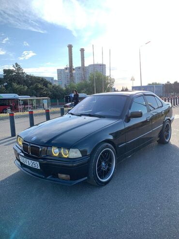 Bmw 320
masın tam ıslekdır hec bır problem yoxdur
senedlerı qaydasında
