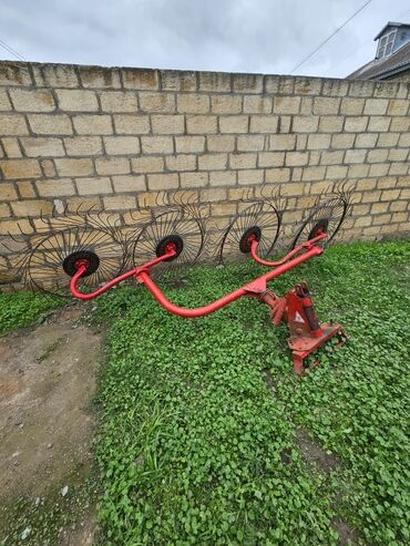 Traktorlar: Belarus MTZ traktoru - Güclü ön və arxa təkərli, tam ölçülü kabinəli — 13