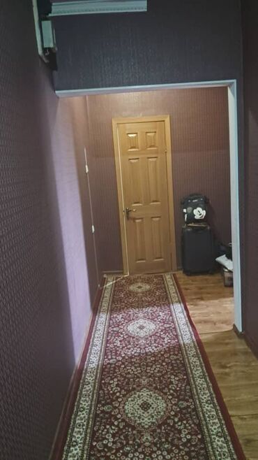 чуй карпинка: 2 комнаты, 55 м², 106 серия, 2 этаж, Старый ремонт