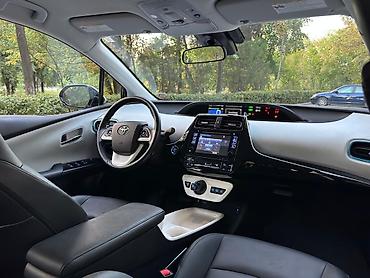 byd e6: Toyota Prius: 2018 г., 1.8 л, Вариатор, Гибрид, Седан — 5