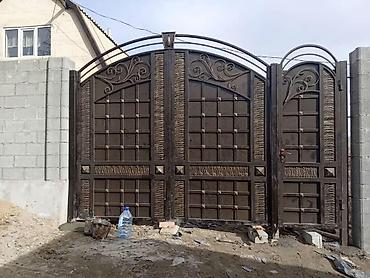 Распашные ворота: Металлические распашные ворота с калиткой (модульные панели) - — 121