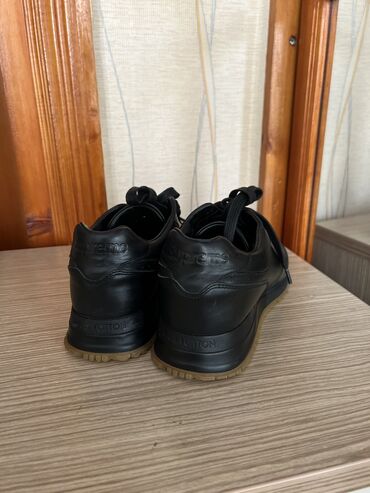 Krasofkalar və idman ayaqqabıları: LOUIS VUITTON krossovkasi teze kimi yarsinnan az giymete ölcusu 41 — 6