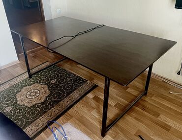 металические столы: Офисный Стол, цвет - Черный, Б/у
