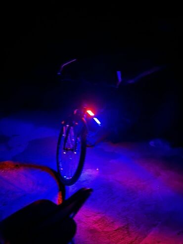 Dağ velosipedləri: Dağ velosipedi, müxtəlif ərazilərdə rahat sürmə imkanı təmin edən qara — 8