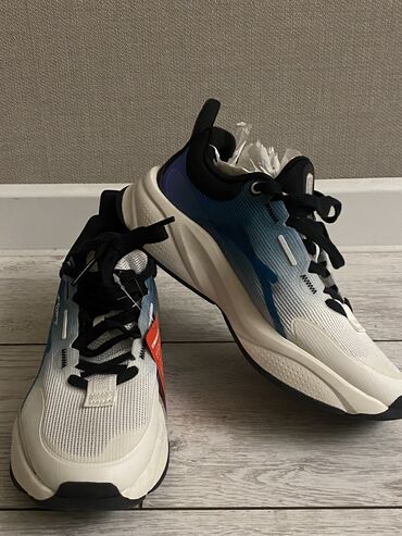 ботас лининг: LI-NING 
41 размер 
2500🔥