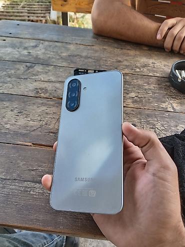 чехол samsung s: Samsung Galaxy A17, 256 ГБ, цвет - Серебристый, Отпечаток пальца — 1