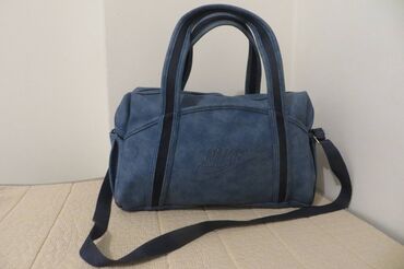 guess ženske torbe: Shoulder bag, Nike