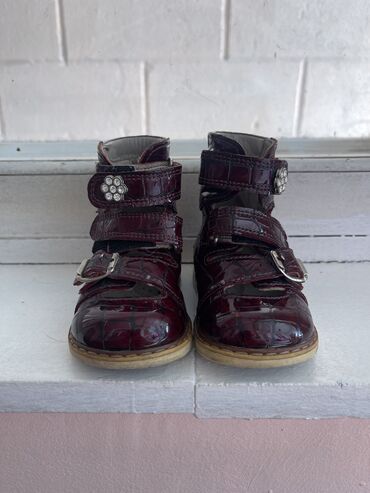 зимние мужские обувь: Продаю обувь детская ортопедическая размер 19 цена 1500 сом